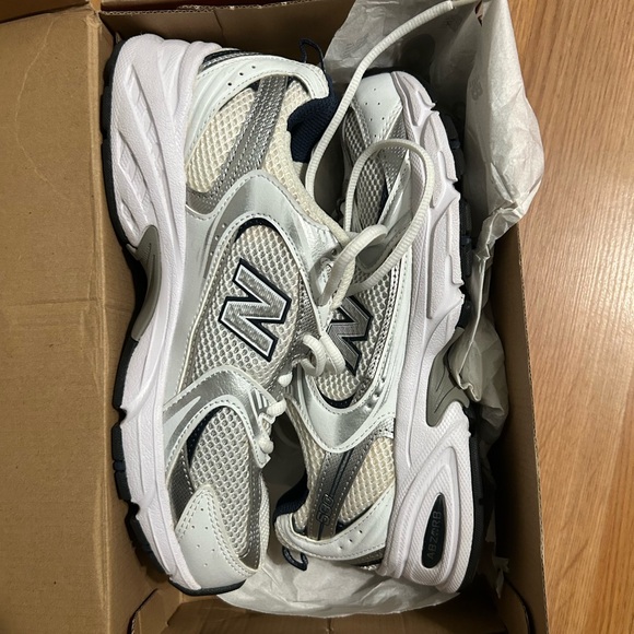 New Balance Navy Blue, White, & Silver Women’s Size 7.5 Slightly Worn With Box - Picture 1 of 7
